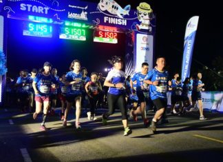 นักวิ่ง กว่า 4,000 คน ร่วมแข่งขันวิ่ง บางกอกแอร์เวย์ ล้านนา ฮาล์ฟ มาราธอน ที่เชียงใหม่